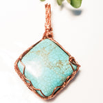 Cargar imagen en el visor de la galería, Chunky Turquoise Statement Necklace top view - BellaChel Jeweler
