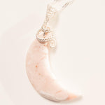 Cargar imagen en el visor de la galería, Beautiful Blossom Agate Half Moon shaped pendant in silver - BellaChel Jeweler
