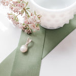 Charger l&#39;image dans la galerie, Elegant Minimalist Pearl Pendant weaved in Sterling Silver - BellaChel Jeweler
