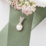 Charger l&#39;image dans la galerie, Elegant Minimalist Pearl Pendant weaved in Sterling Silver designed to be worn on both sides - BellaChel Jeweler
