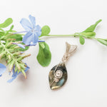 Cargar imagen en el visor de la galería, Aurora Collection - Labradorite pendant in sterling silver - front view - BellaChel Jeweler
